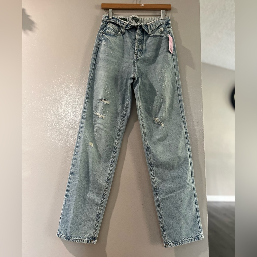 Women’s Fold Over Jeans Baggy  Fit  Mid Rise.  Size 4.  Light wash